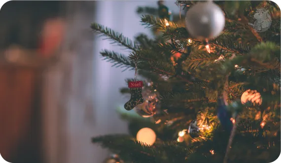 domowa ładnie ubrana choinka